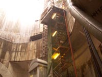 地下との連絡手段、昇降機